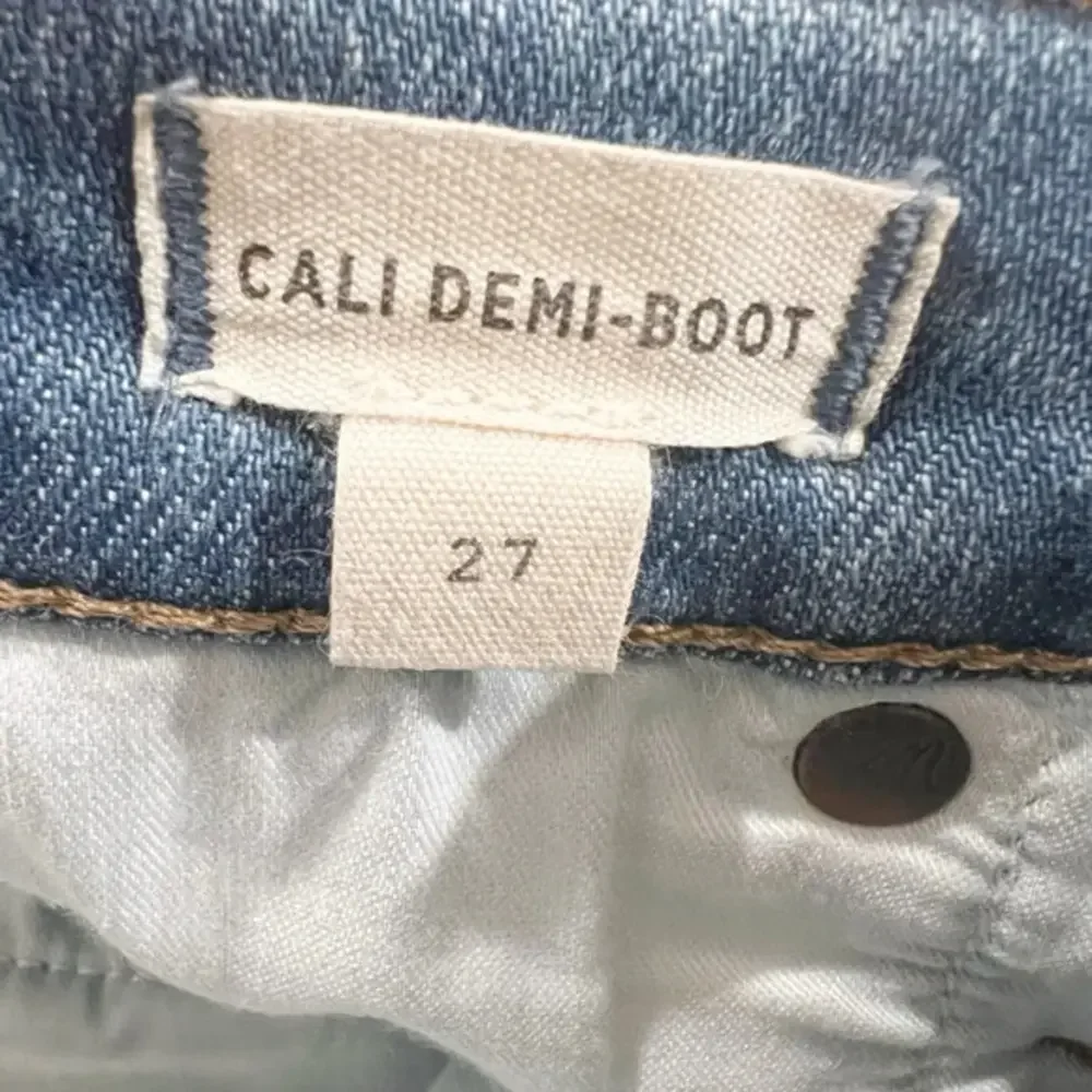MADEWELL Cali Demi-Boot Jeans in Dorrance Wash: Kick Out Crop - Picture 7 of 10